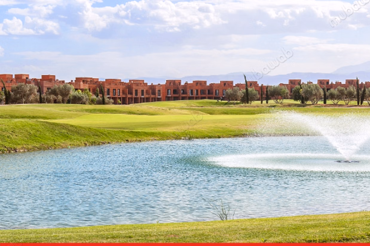 Belle villa dans une résidence golfique, avec piscine