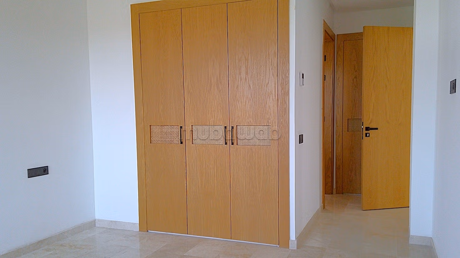 Empty three-bedroom villa in Bab Atlas