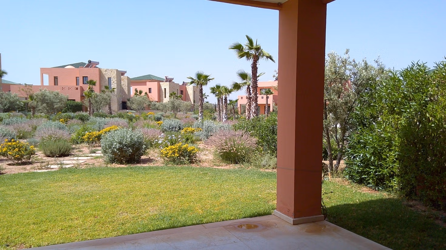 Empty three-bedroom villa in Bab Atlas