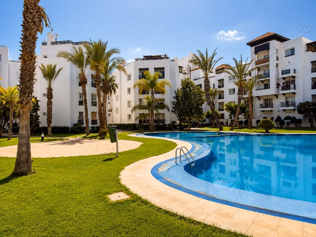 Affitto appartamento a Secteur Touristique. 2 belle camere da letto. Terrazzo e giardino