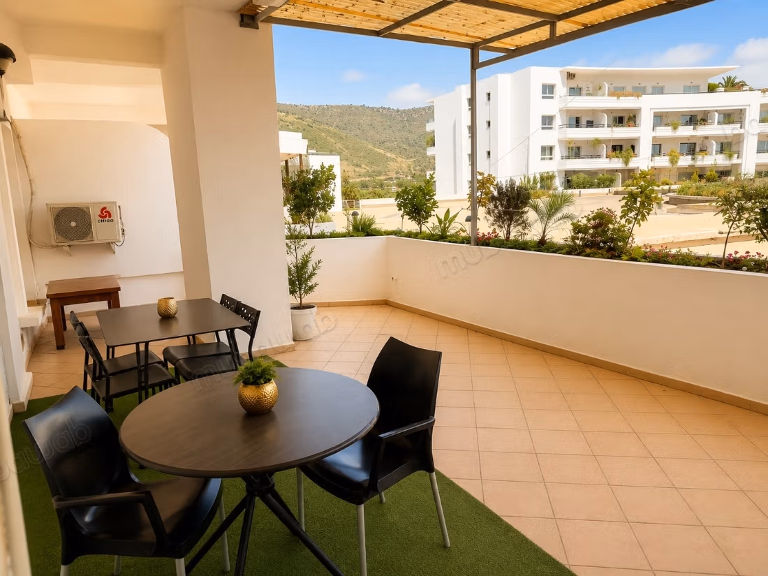 Affitto appartamento a Secteur Touristique. 2 belle camere da letto. Terrazzo e giardino