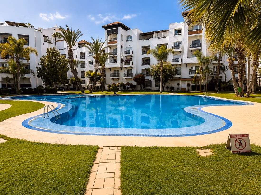 Appartements à louer à Secteur Touristique. Surface de 120 m². Places de stationnement et jardin