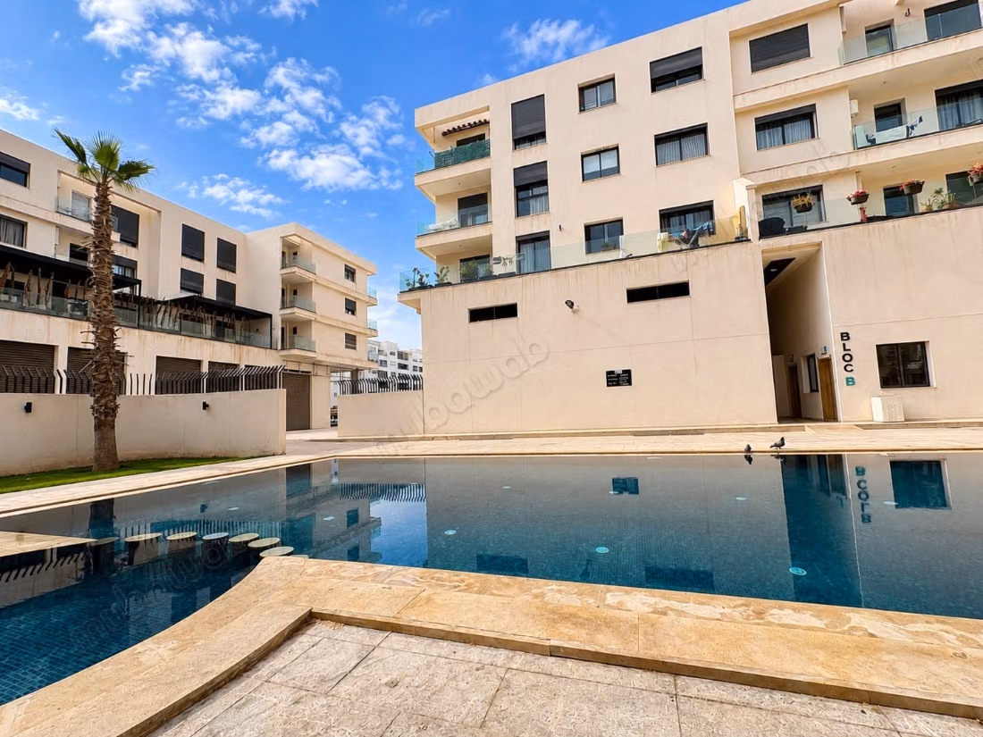 Affitto appartamento a Founti. 1 locale. Piscina e servizio di concierge