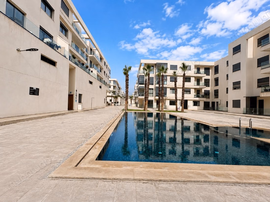 Affitto appartamento a Founti. 1 locale. Piscina e servizio di concierge