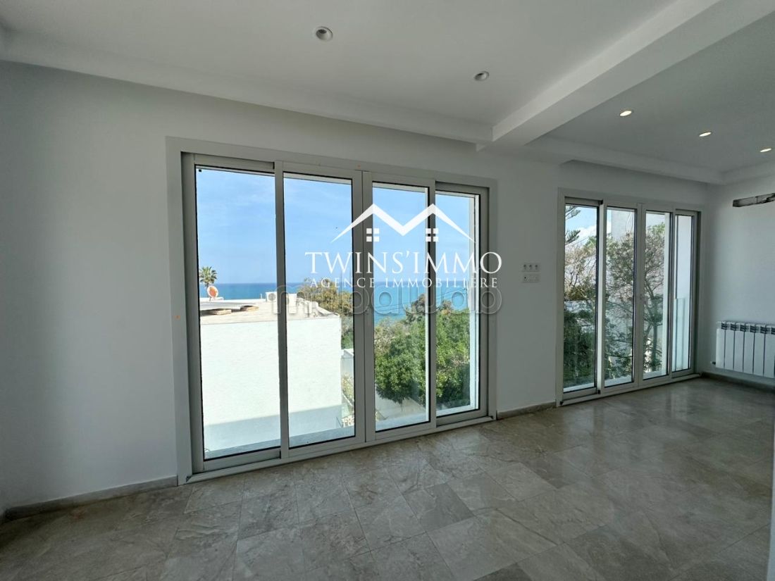 Duplex S3 with sea view in La Marsa