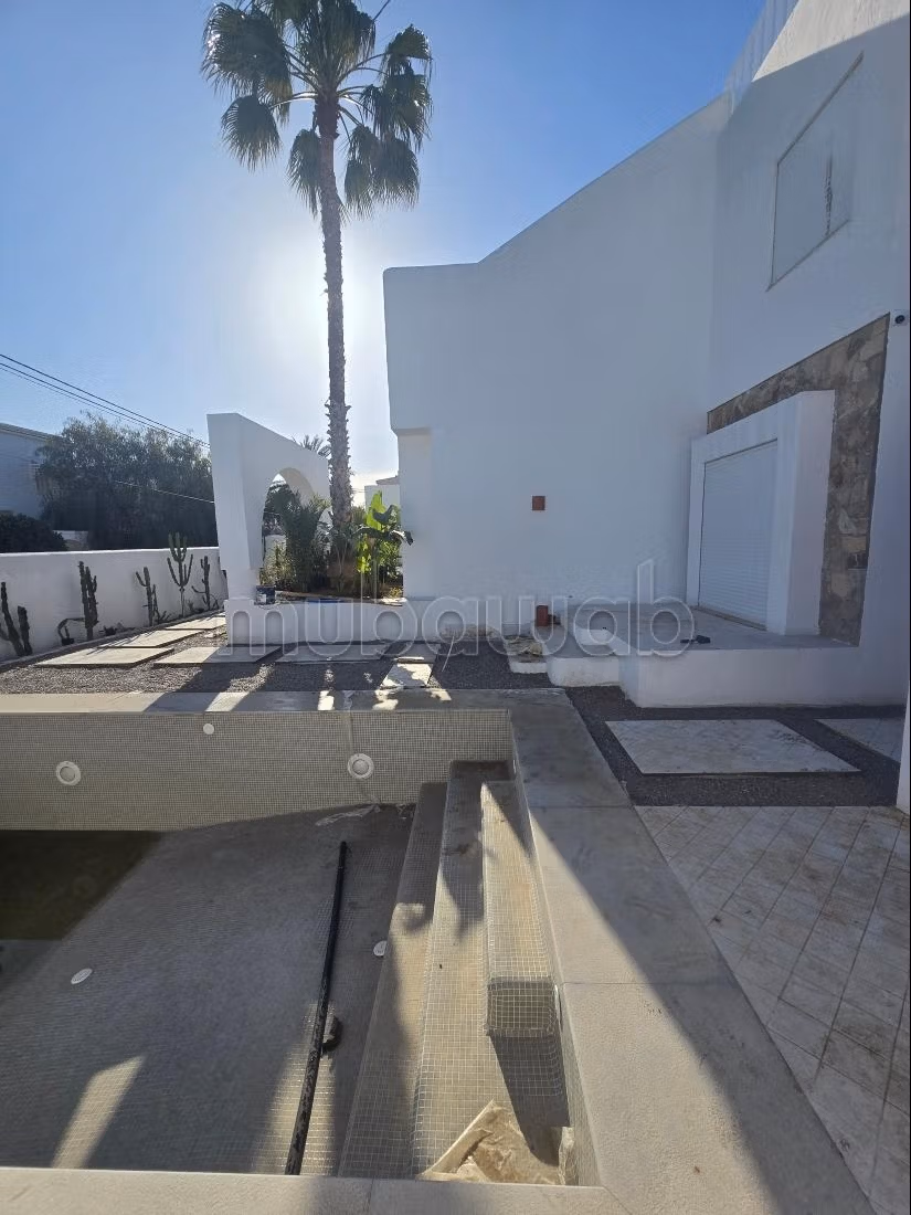 Contemporary style villa for rent in Gammarth