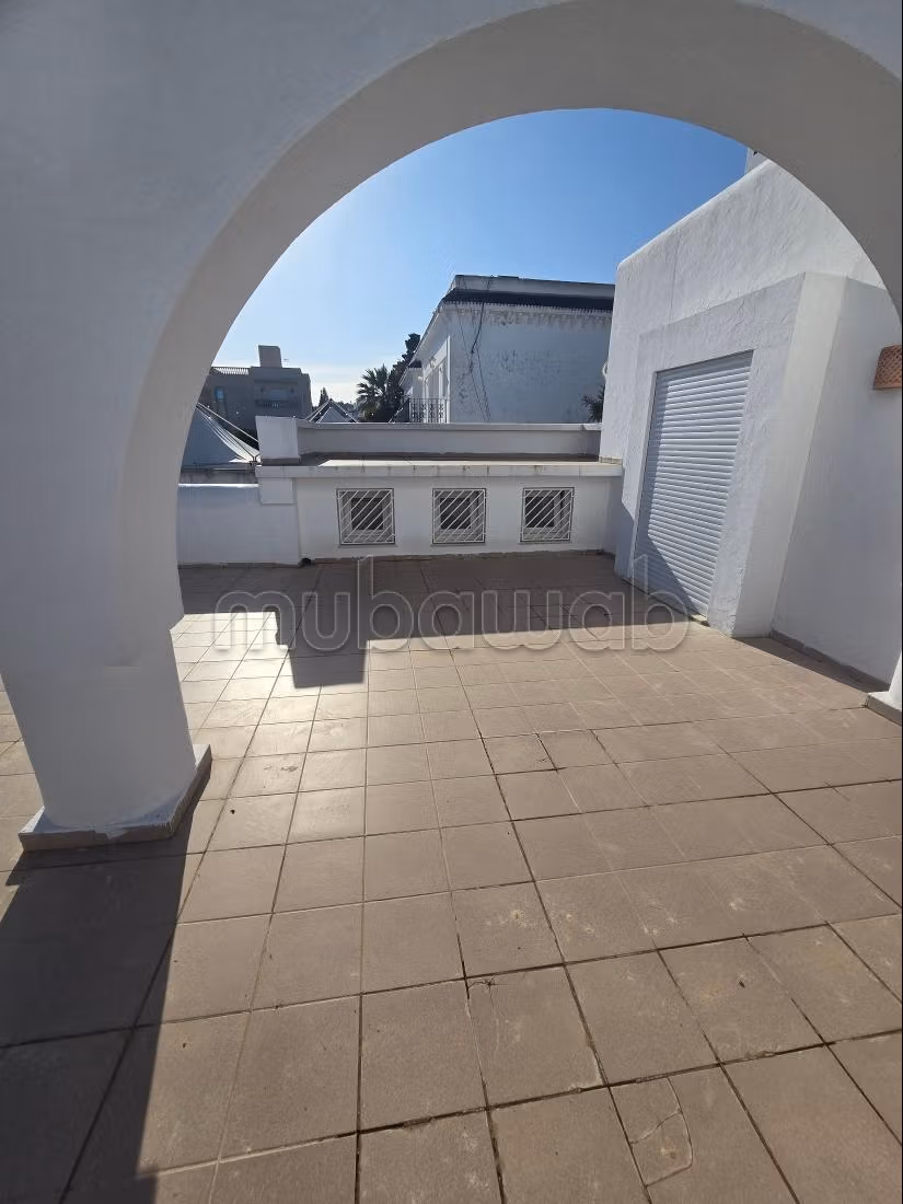 Contemporary style villa for rent in Gammarth