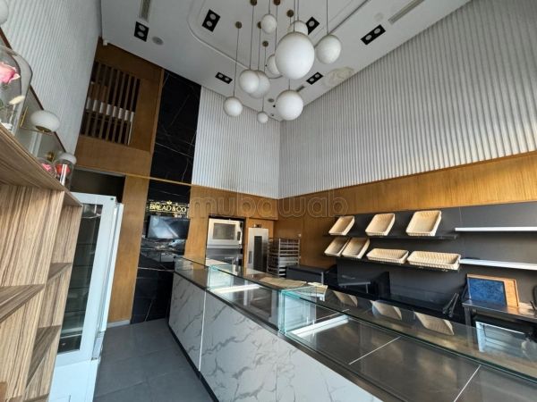 Affitta questo locale commerciale a Californie. Superficie totale 68 m². Aria condizionata