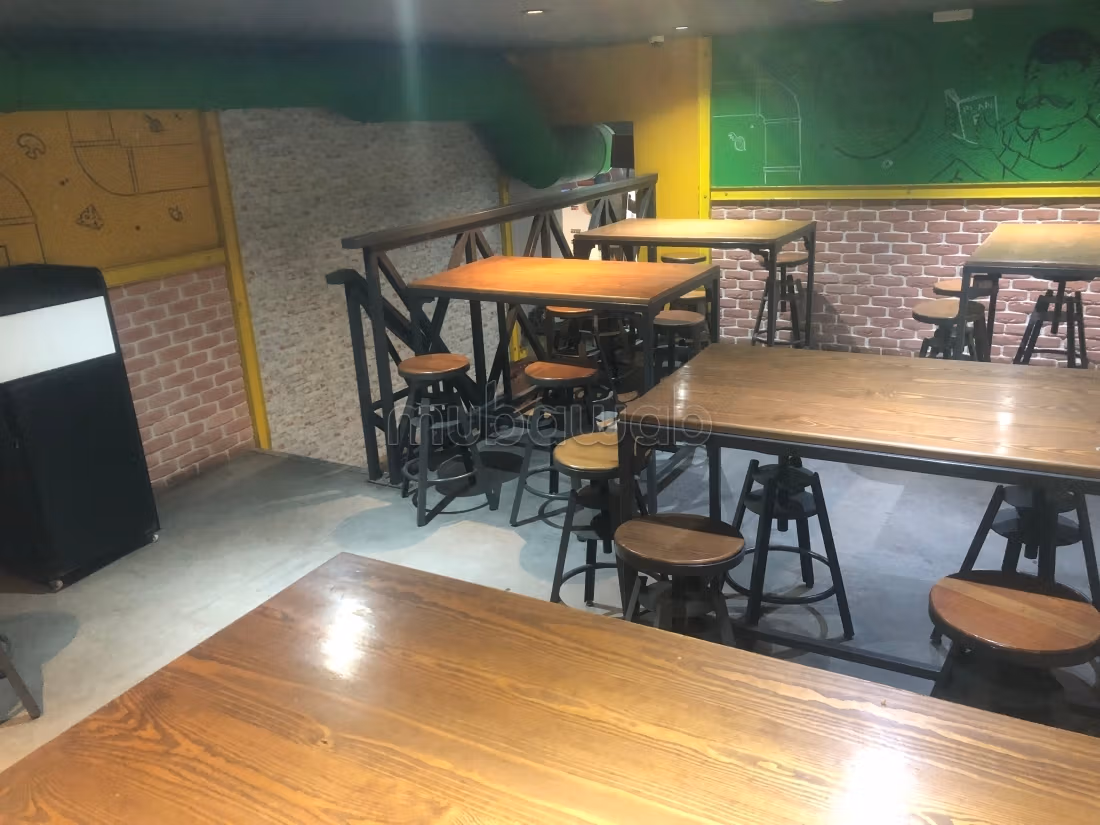 Local commercial à louer à Bab Bhar. Surface totale 110 m²