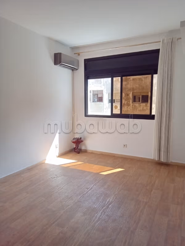 Appartement à louer Au 1er Etage à Agdal