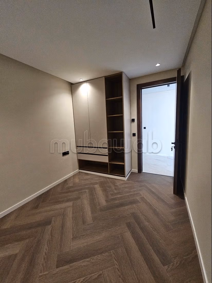 Kopen: appartementen in Hay el matar. 3 Kamers. Satellietschotel en extra beveiligde deur