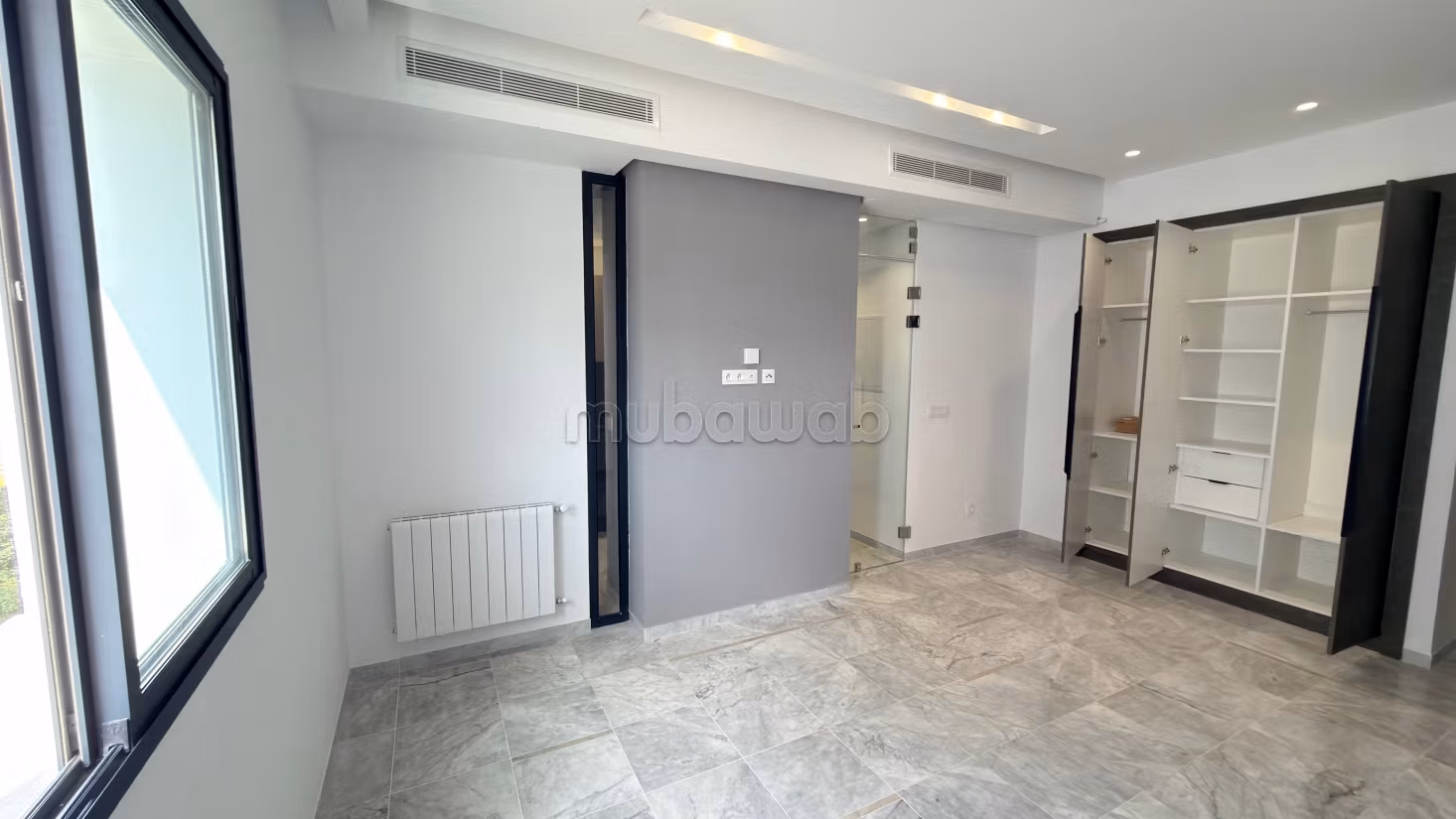 Bel appartement à vendre à Ain Zaghouan Nord. Surface totale 60 m². Porte blindée, sécurité