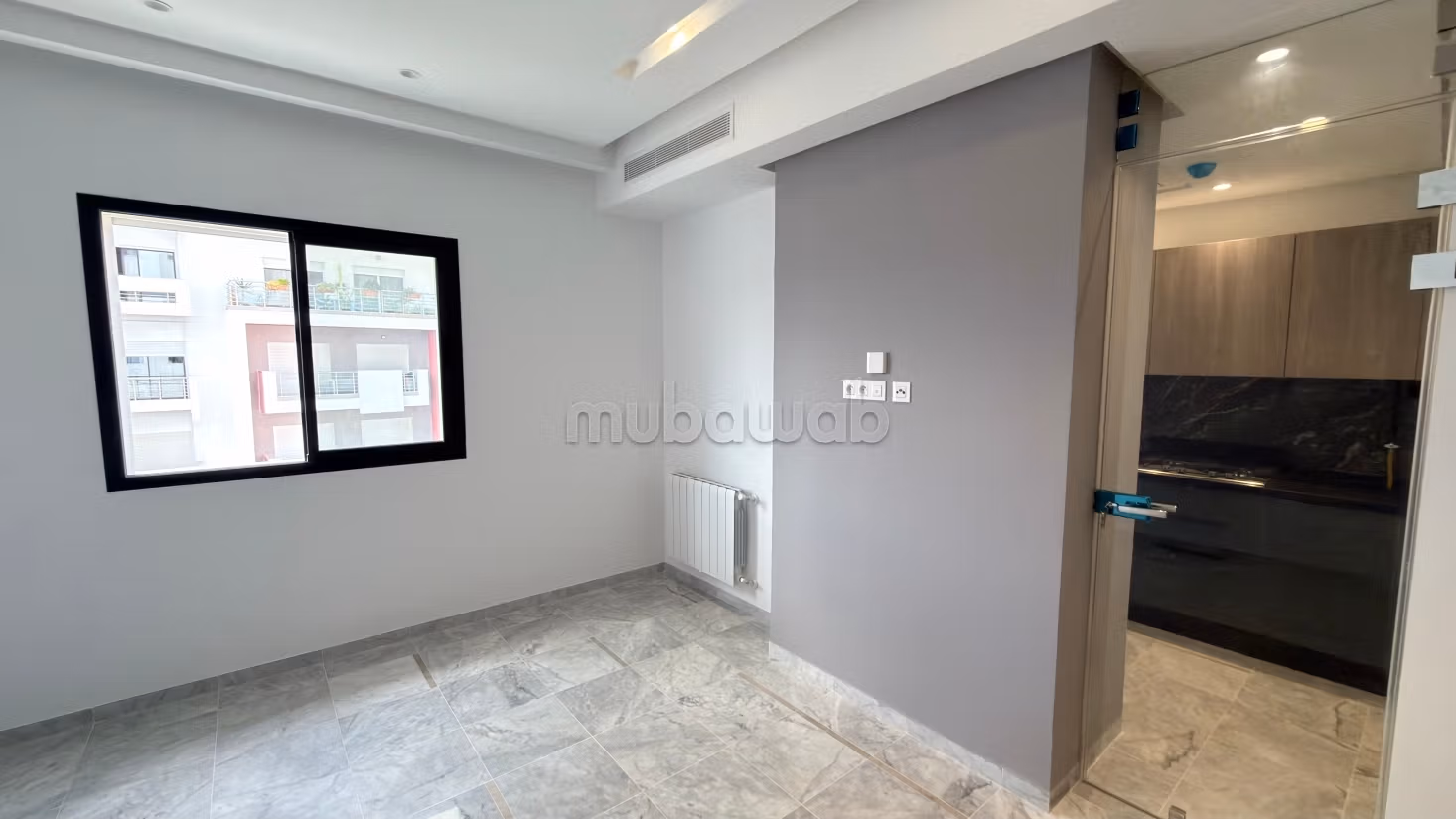 Bel appartement à vendre à Ain Zaghouan Nord. Surface totale 60 m². Porte blindée, sécurité