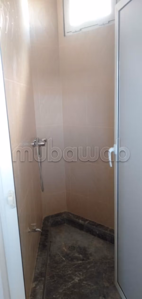 Locale commerciale in affitto a L'Ocean. Superficie 44 m²