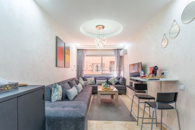 Location d'un appartement à Hivernage. 
1 belle chambre. 
Conciergerie à disposition, système de climatisation