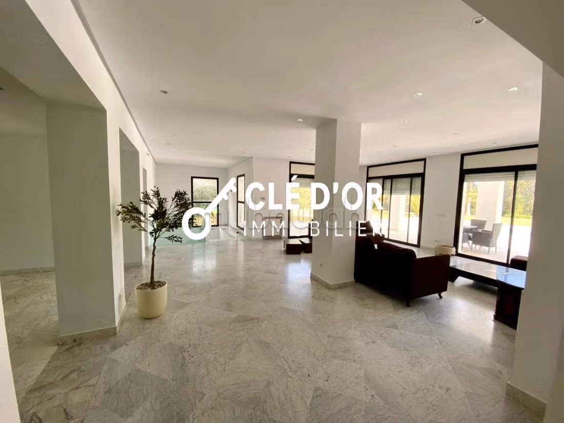 Villa S4 avec piscine a louer a Gammarth