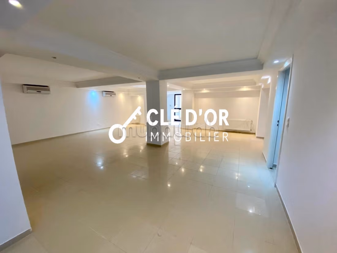 Villa S4 avec piscine a louer a Gammarth