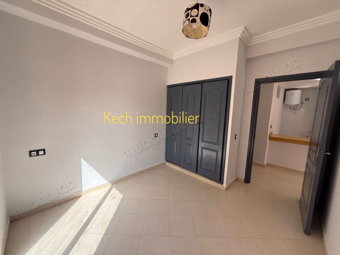 Nice 2-bedroom empty apartment with terrace
