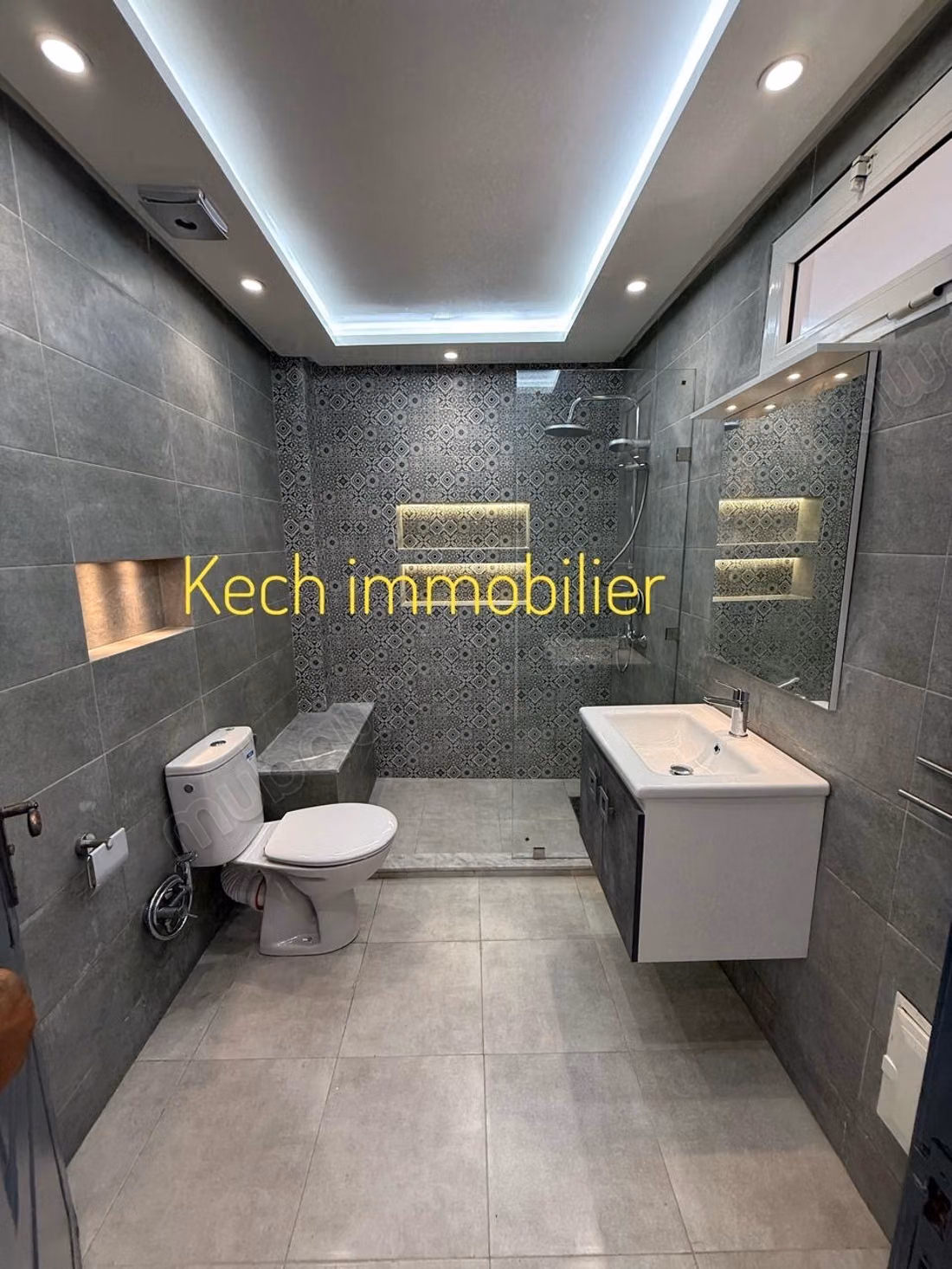 Nice 2-bedroom empty apartment with terrace