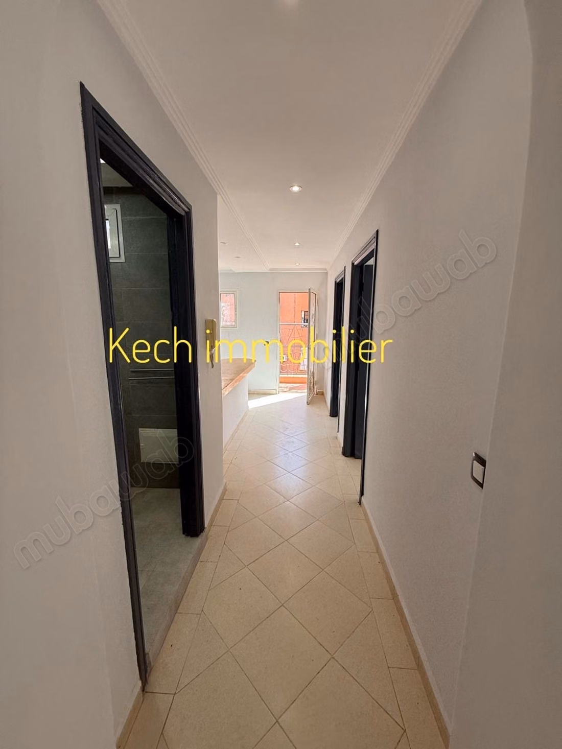 Nice 2-bedroom empty apartment with terrace