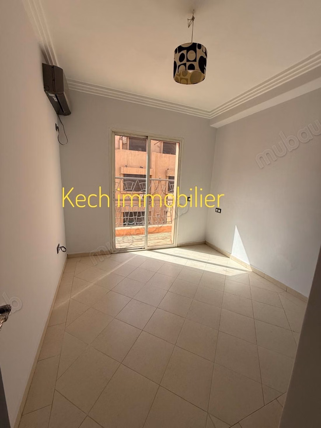 Nice 2-bedroom empty apartment with terrace