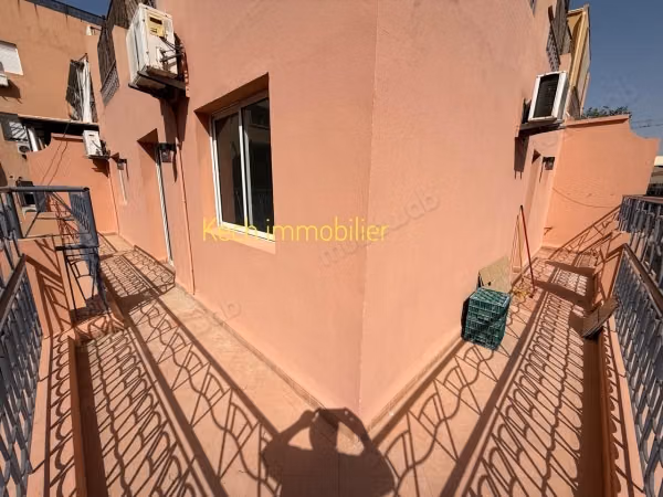 Nice 2-bedroom empty apartment with terrace