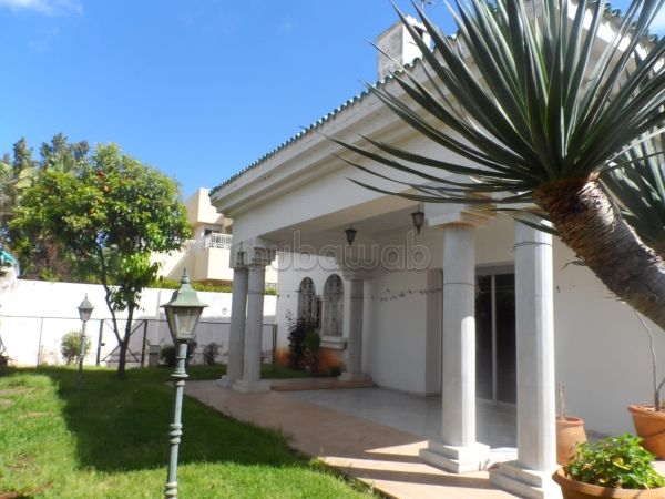 Magnifique villa à vendre à Sidi Maarouf. 5 grandes pièces. Cheminée, piscine