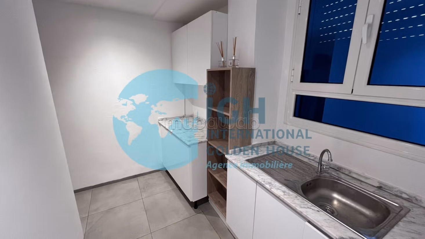 In affitto Ufficio Moderno con Terrazza