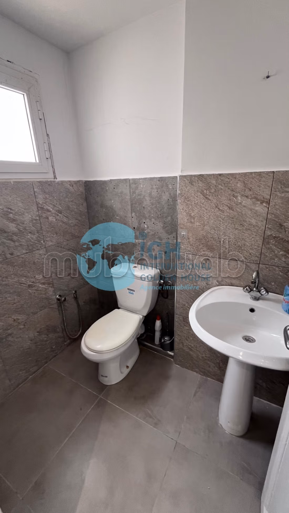 In affitto Ufficio Moderno con Terrazza