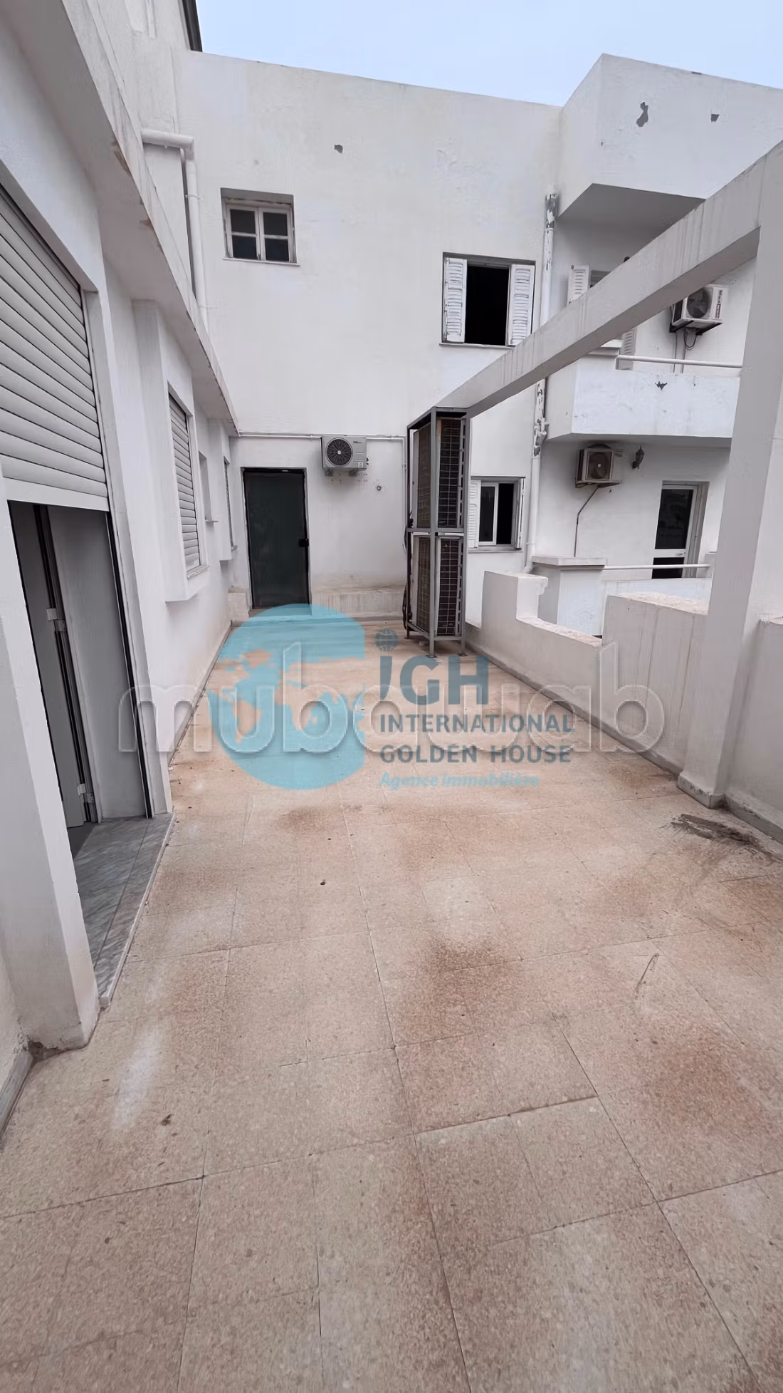 In affitto Ufficio Moderno con Terrazza