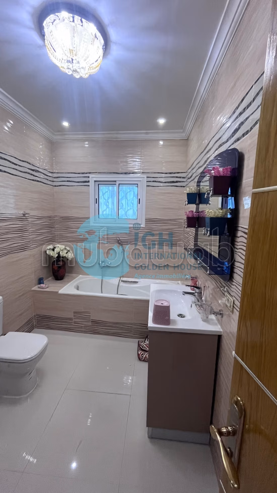 Splendid villa for sale. 3 beautiful rooms. Storage unit