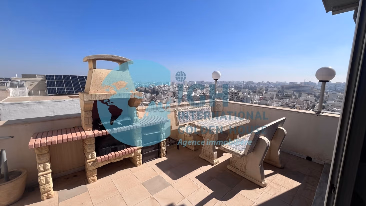 Splendid villa for sale. 3 beautiful rooms. Storage unit