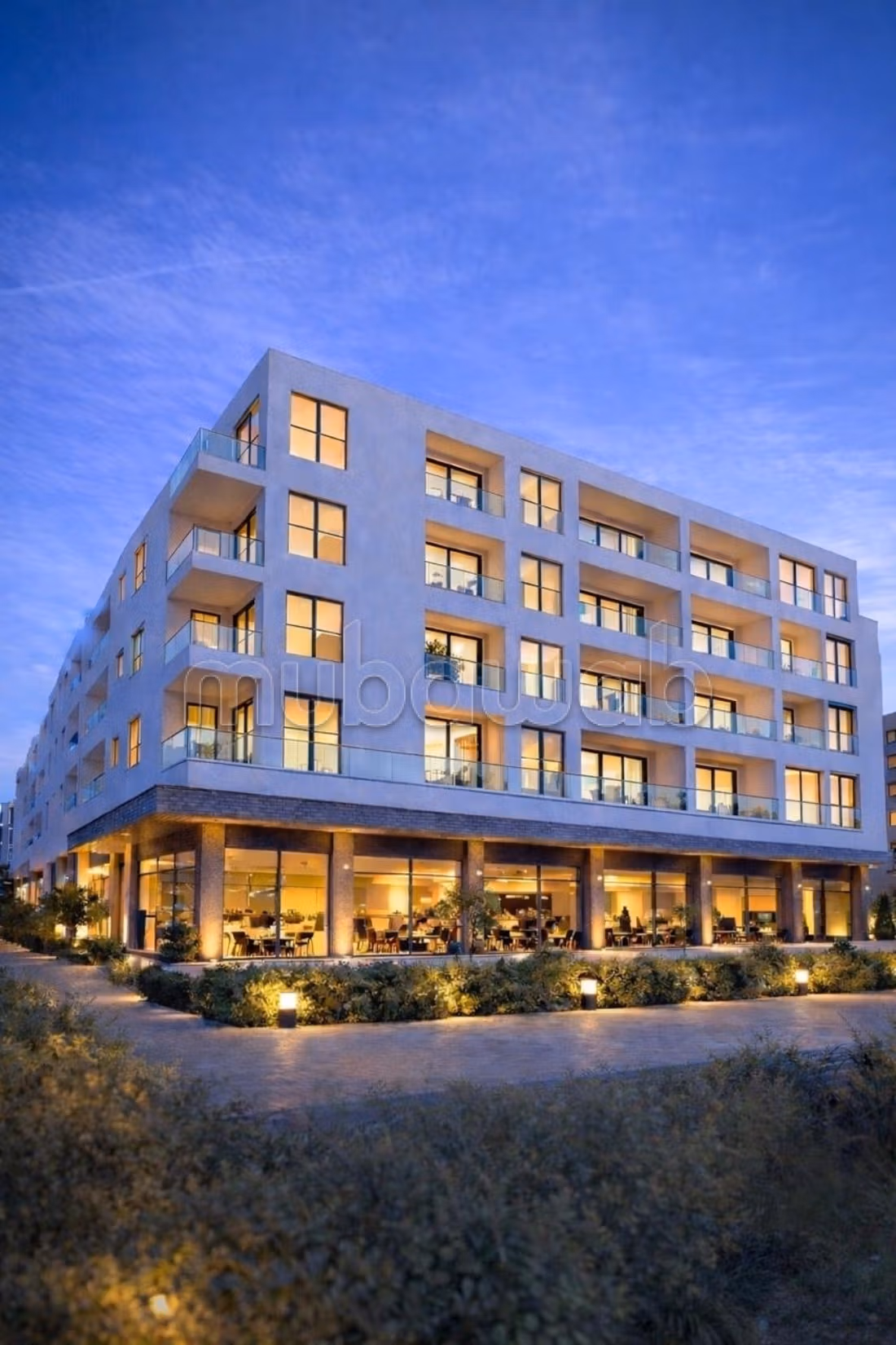 Appartement en vente à Wifak. 
Surface de 149 m². 
Climatisation et piscine
