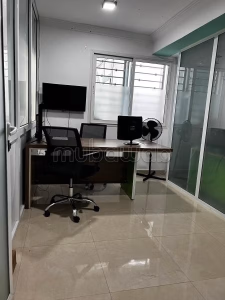 Affitto di uffici a Mozart. 
Superficie 8 m². 
Portier