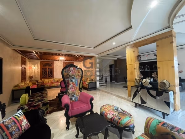 Magnifique villa avec piscine en vente à Hay Riad
