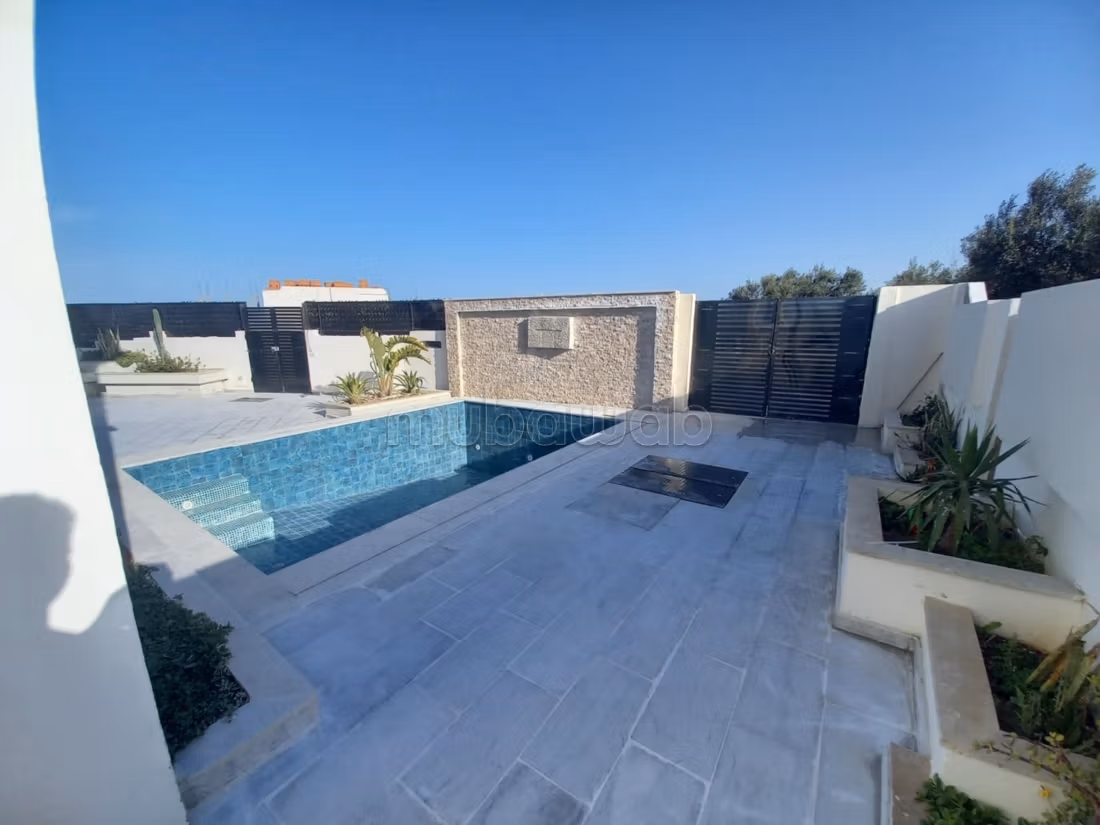 À Vendre – Villa de Luxe à Rmila