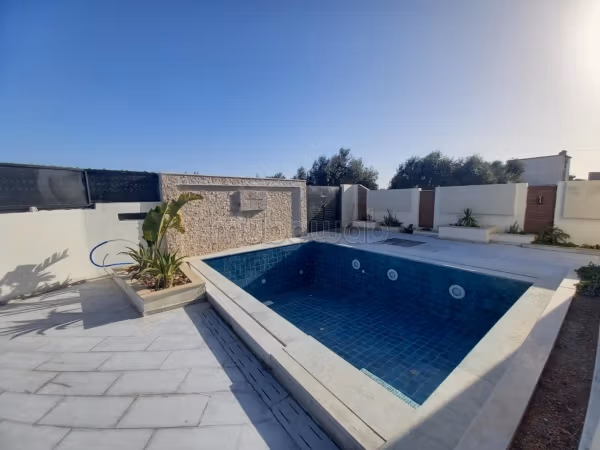 À Vendre – Villa de Luxe à Rmila