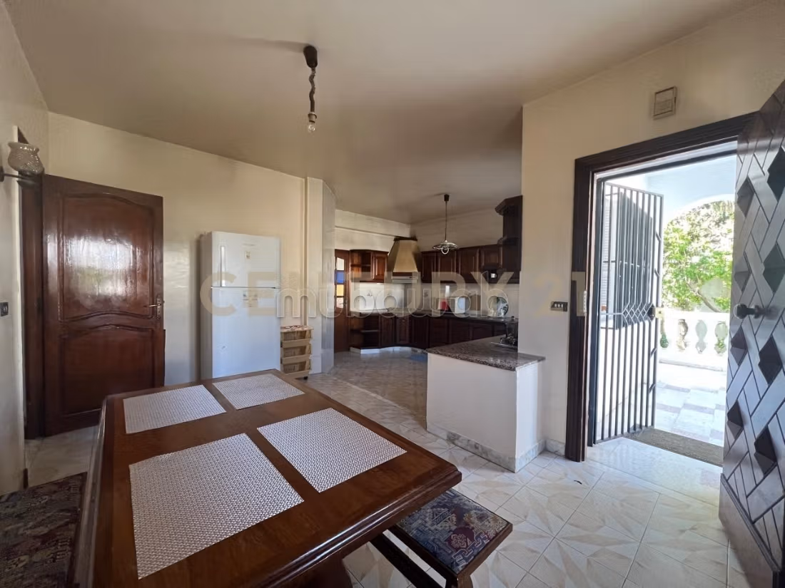 A vendre Villa s6 à ennasr 1