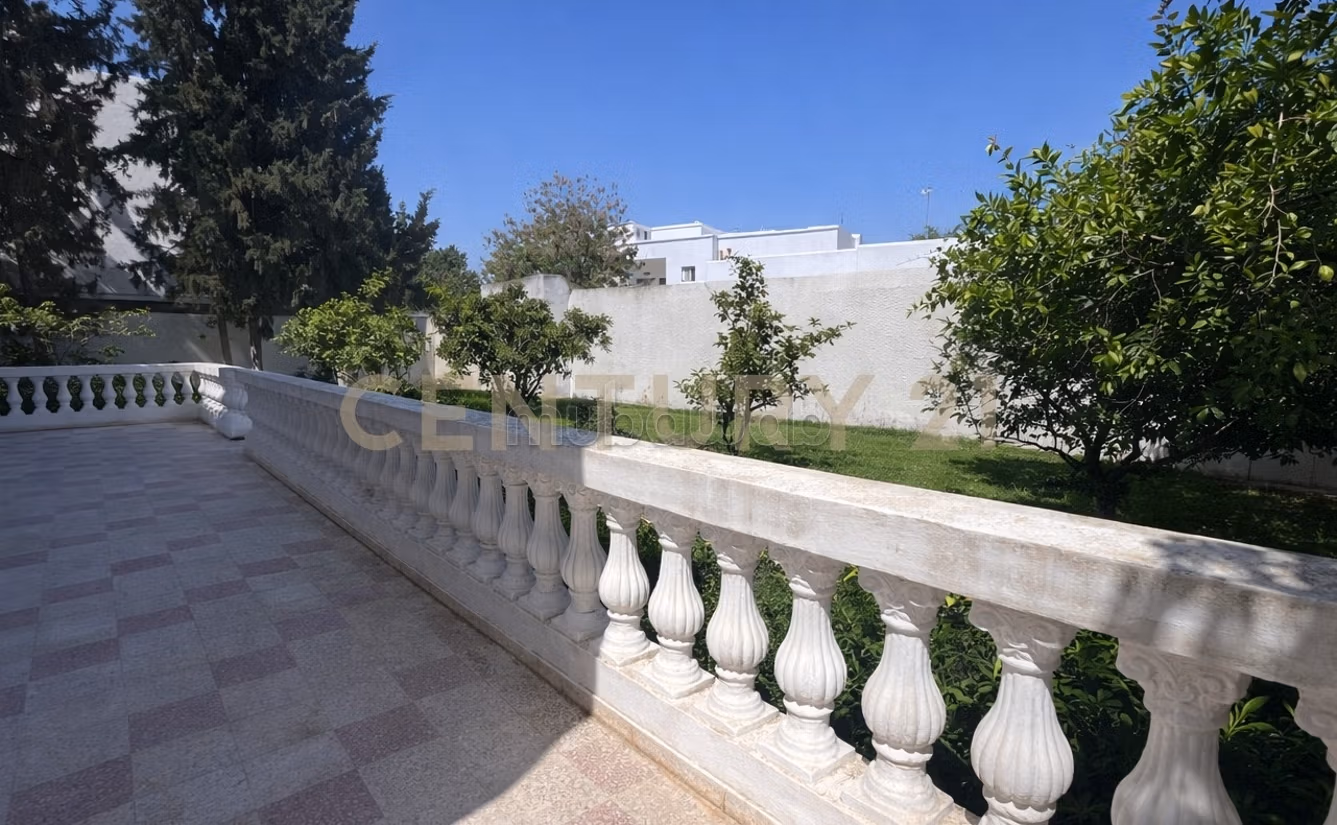 A vendre Villa s6 à ennasr 1