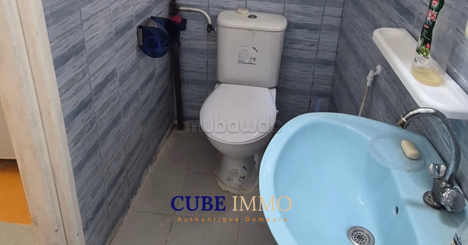 Piccolo duplex arredato con terrazza vicino al mare