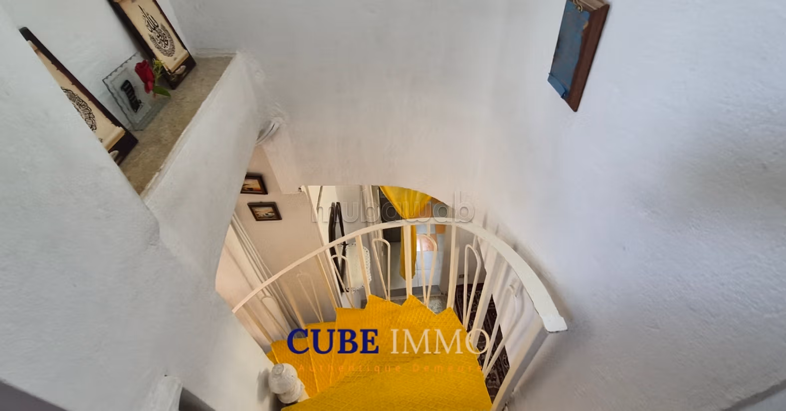 Piccolo duplex arredato con terrazza vicino al mare