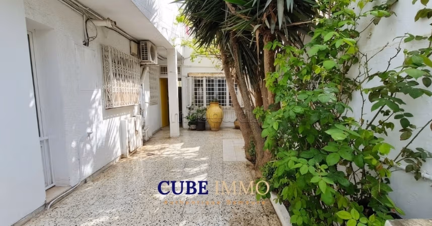 Piccolo duplex arredato con terrazza vicino al mare