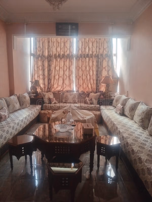 Apartamento en venta cerca de Blvd MedV. 2 habitaciones agradables. Salón marroquí y antena parabólica