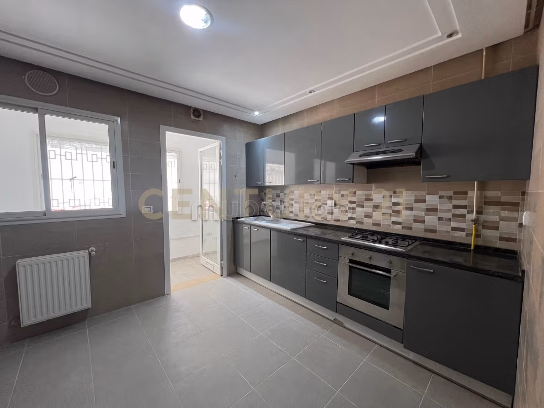 A vendre appartement S2 à Ennasr 1