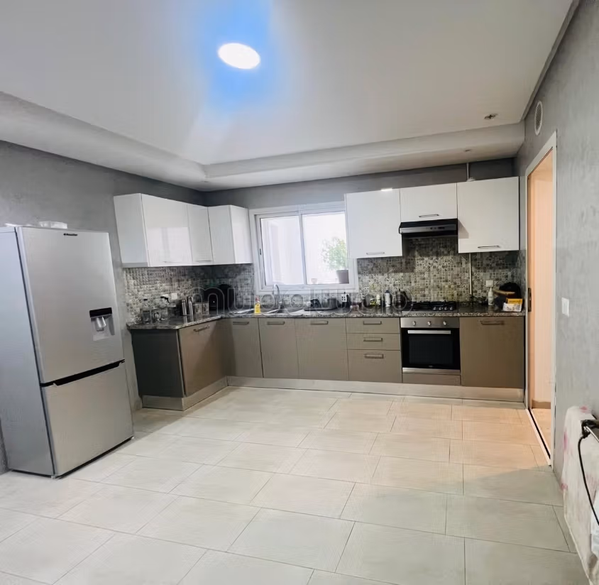 A vendre un appartement en S2 de 138m² à Ennasr