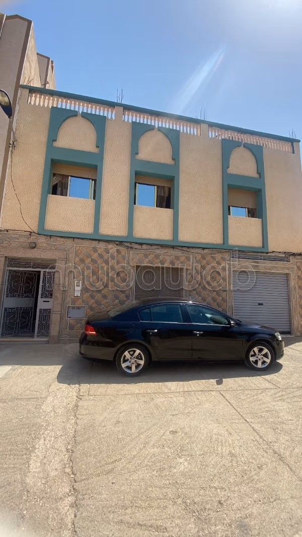 Casa amplia de 3 plantas en Alhucemas