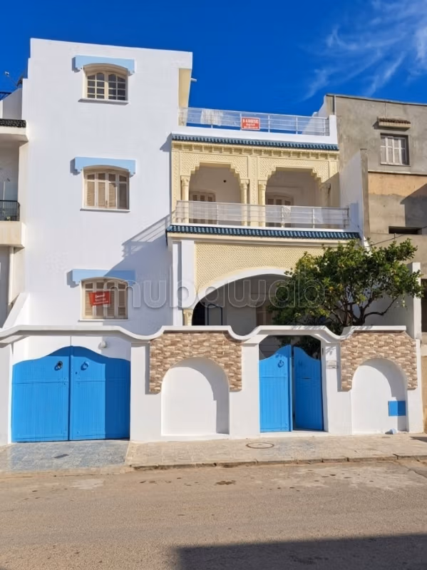 2 maisons superposées indépendantes  2 studios