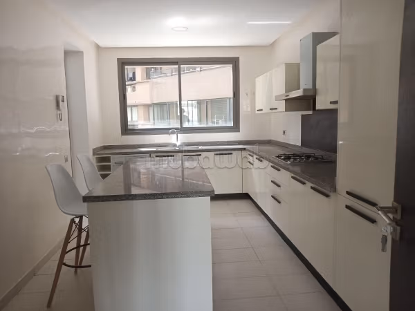 Zeer mooi gemeubileerd appartement te huur in Gauthier. Oppervlakte 180 m². Gemeubileerd