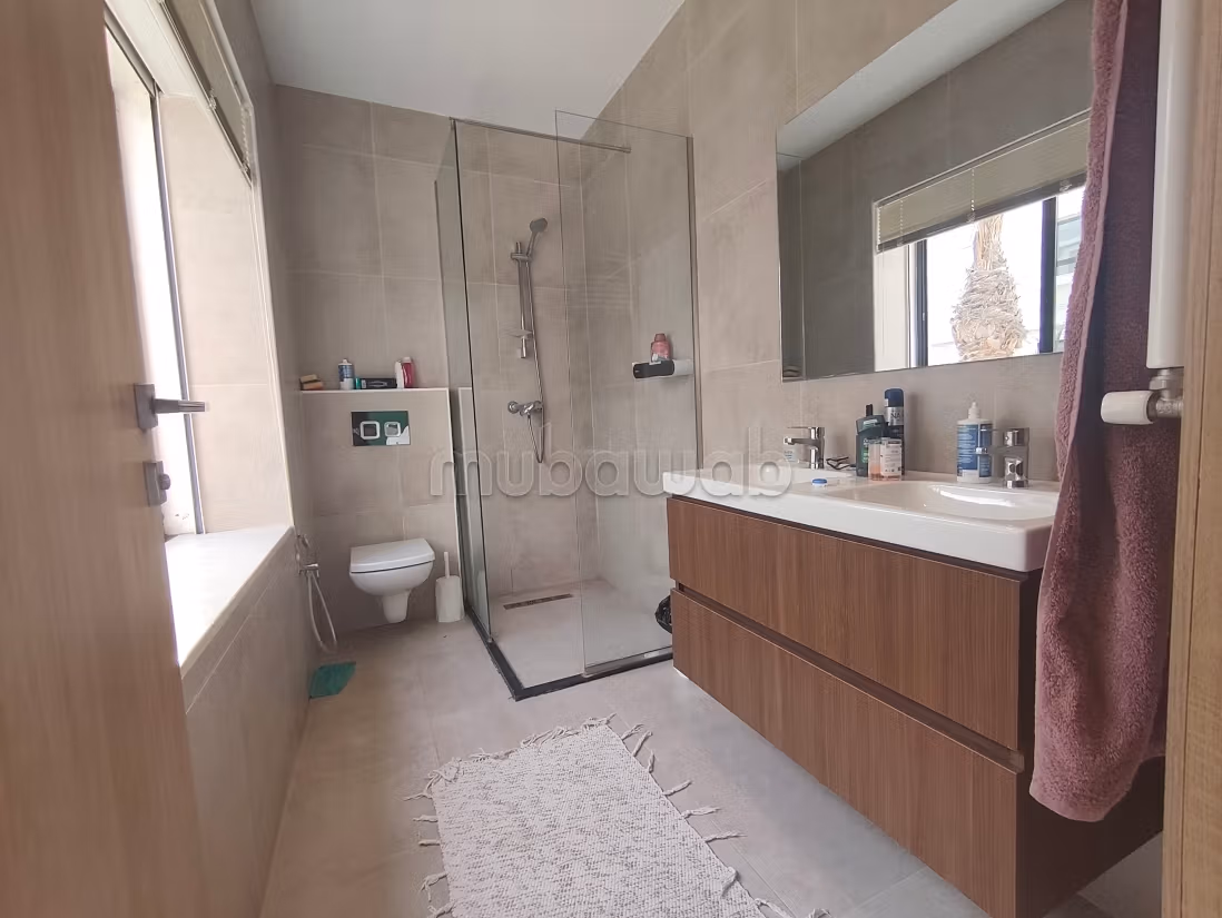 Appartement à louer à Gammarth. Surface de 193 m². Système de parabole et résidence sécurisée