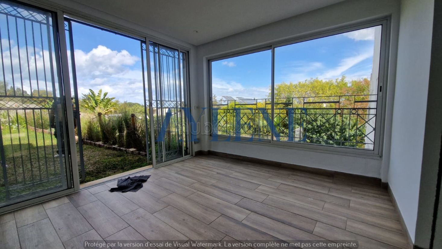 S3 with garden and sea view